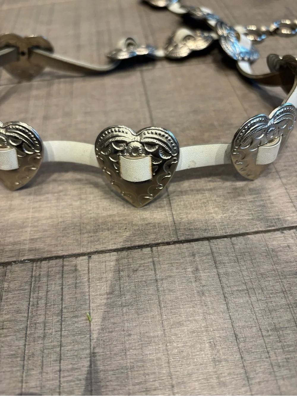Vintage Heart Belt White Leather Strap Engraved Silver Heart Concho Hardware - Picture 3 of 10